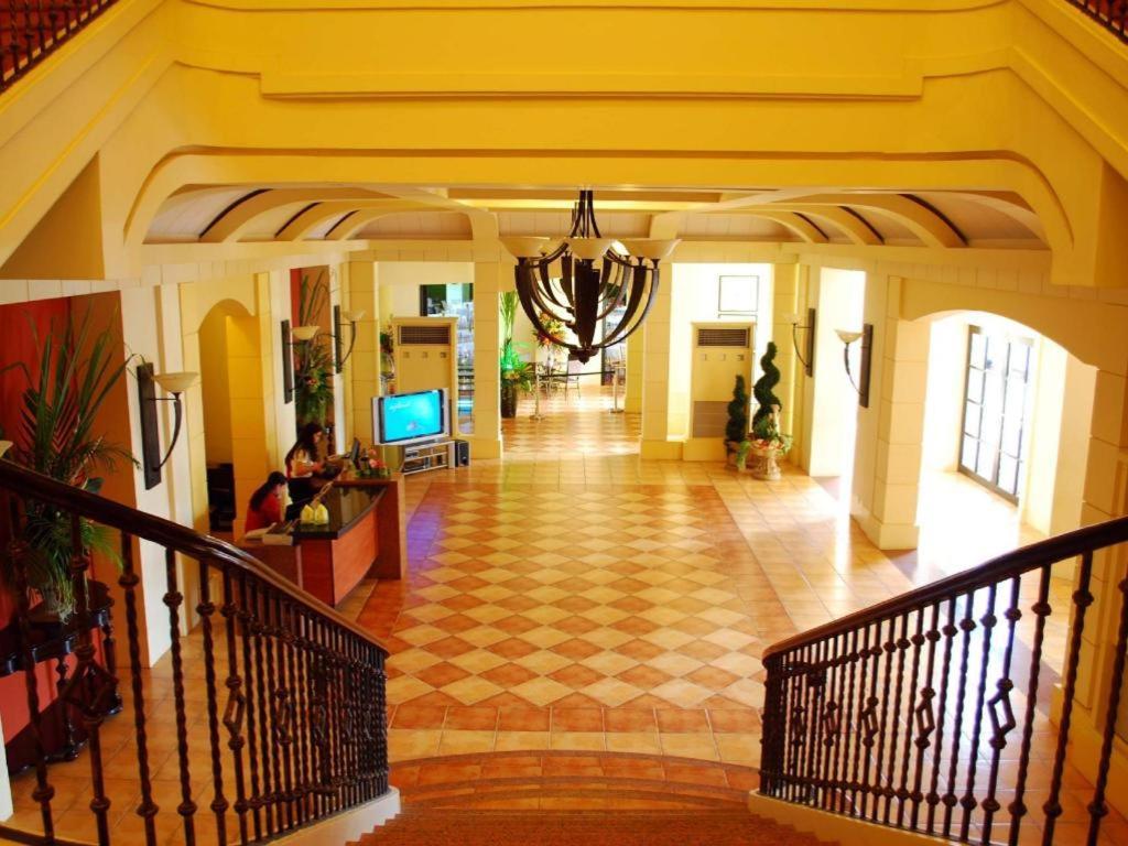 Planta Centro Bacolod Hotel&residencias Exterior foto