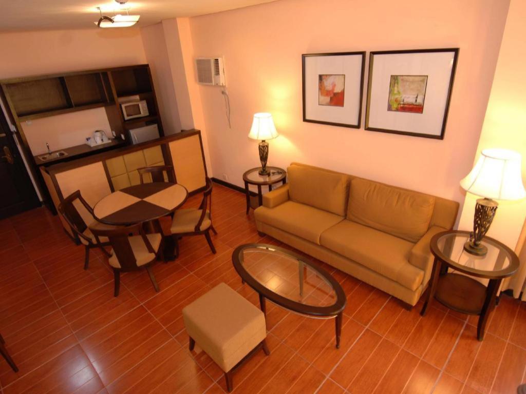 Planta Centro Bacolod Hotel&residencias Exterior foto