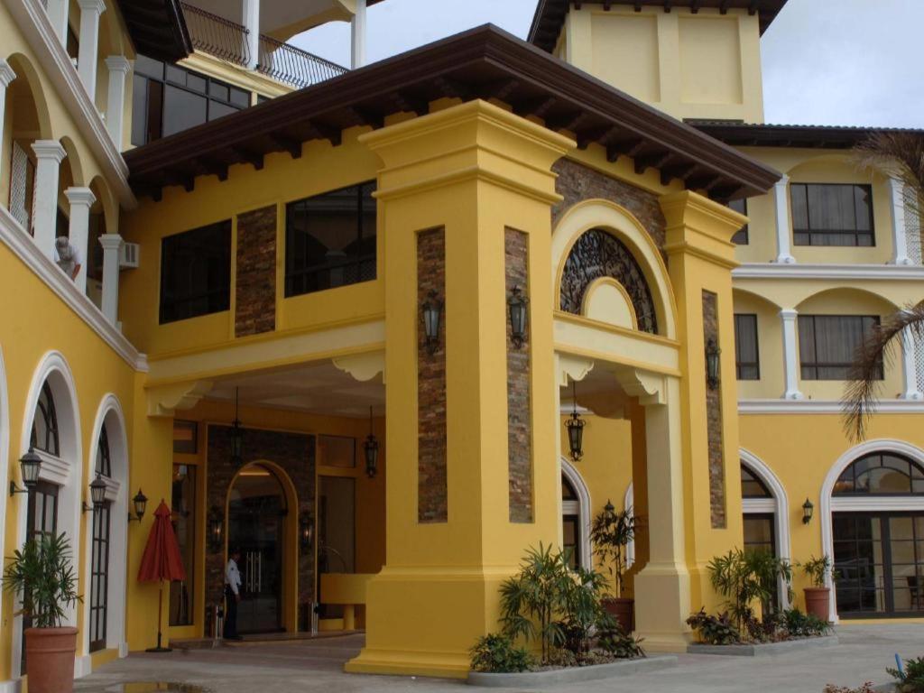 Planta Centro Bacolod Hotel&residencias Exterior foto