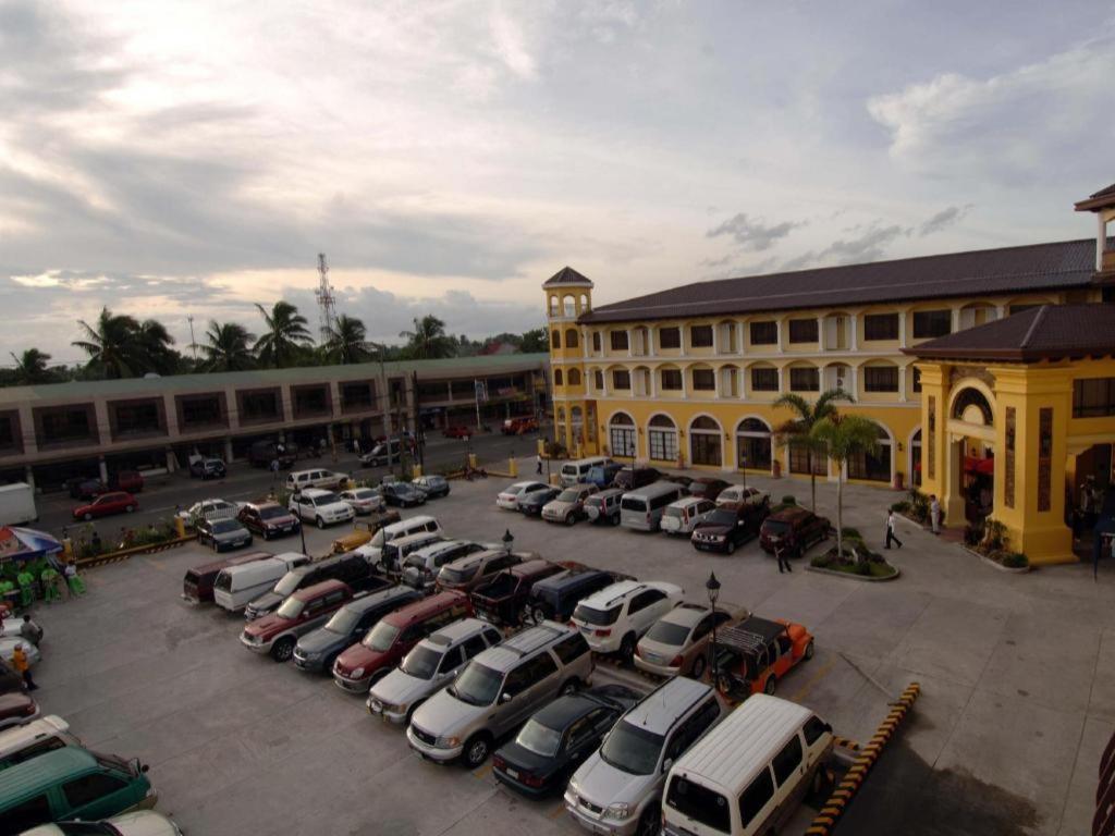 Planta Centro Bacolod Hotel&residencias Exterior foto