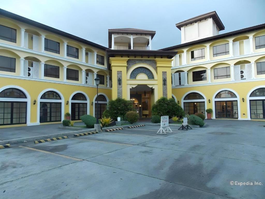 Planta Centro Bacolod Hotel&residencias Exterior foto